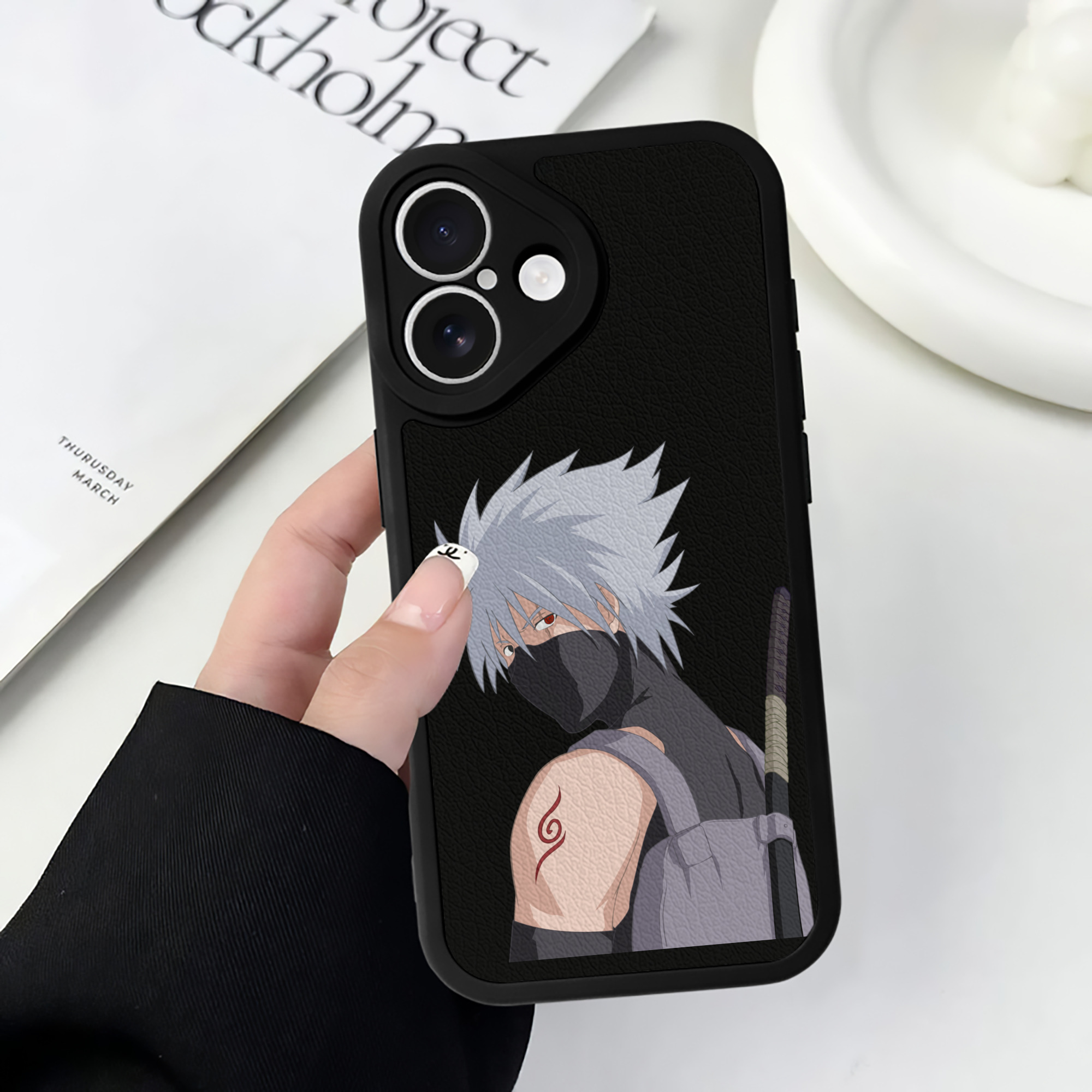 （画像用） NARUTO -ナルト- はたけ カカシ Hatake Kakashi 【iPhone 16シリーズ対応】シリコンスマホケース（レザー調） 材質：シリコン
